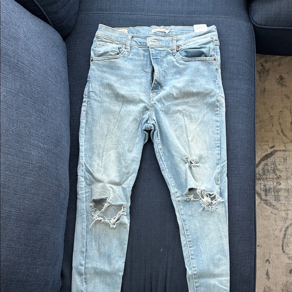 Levi’s Distressed Light Blue Women's Jeans